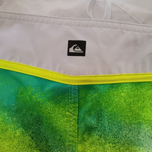 Quicksilver Board Shorts 34 Neon Pocket Surf Trunks Green Blue Beach Lake - Picture 9 of 11